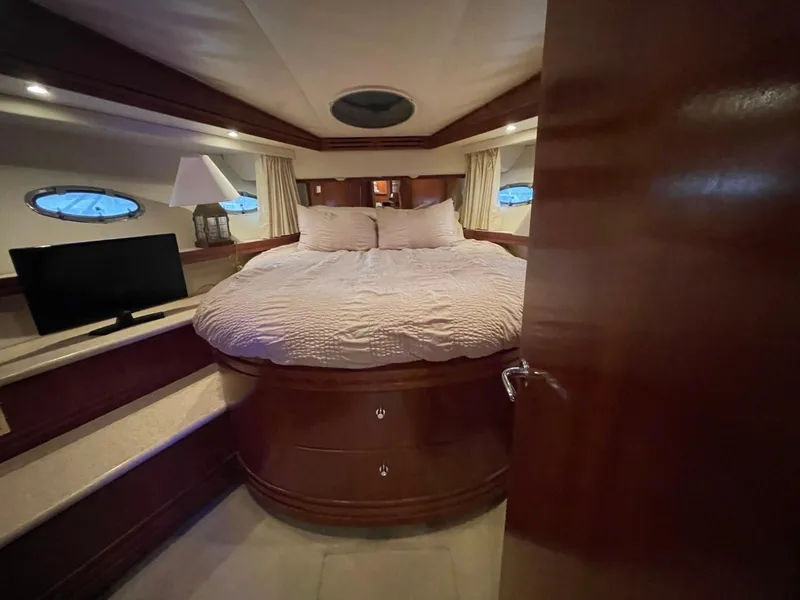 Slide: The Image of Carver 530 Voyager Pilothouse 1998 - 61