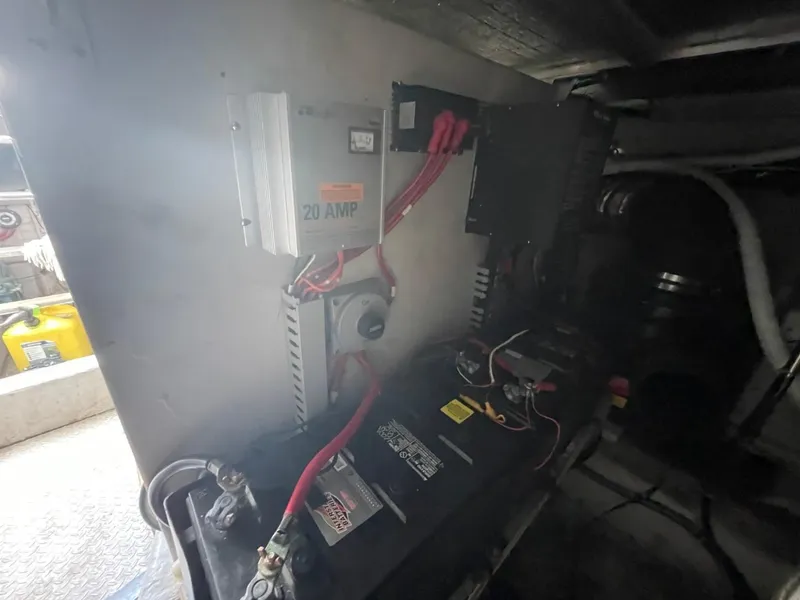 Slide: The Image of Carver 530 Voyager Pilothouse 1998 - 79