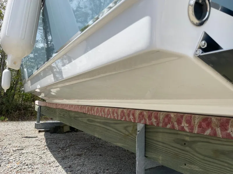 Slide: The Image of Side view of a 2022 Sea Hunt 234 Ultra boat on a trailer. - 43