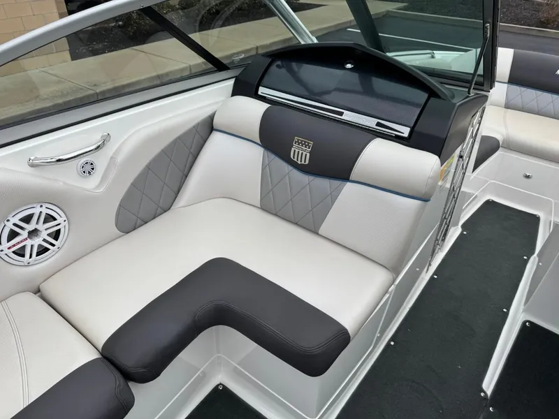 Slide: The Image of MasterCraft X2 2011 - 10