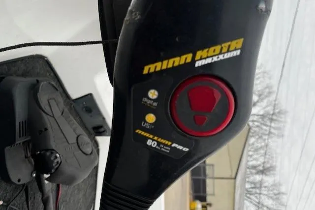 Slide: The Image of Minn Kota Maxxum trolling motor on 2001 Bass Tracker TARGA 1900 Fiberglass Walleye Boat. - 15