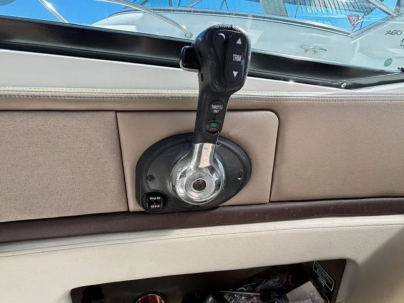 Slide: The Image of Throttle control lever on 2013 Sea Ray 250 SLX boat dashboard. - 23
