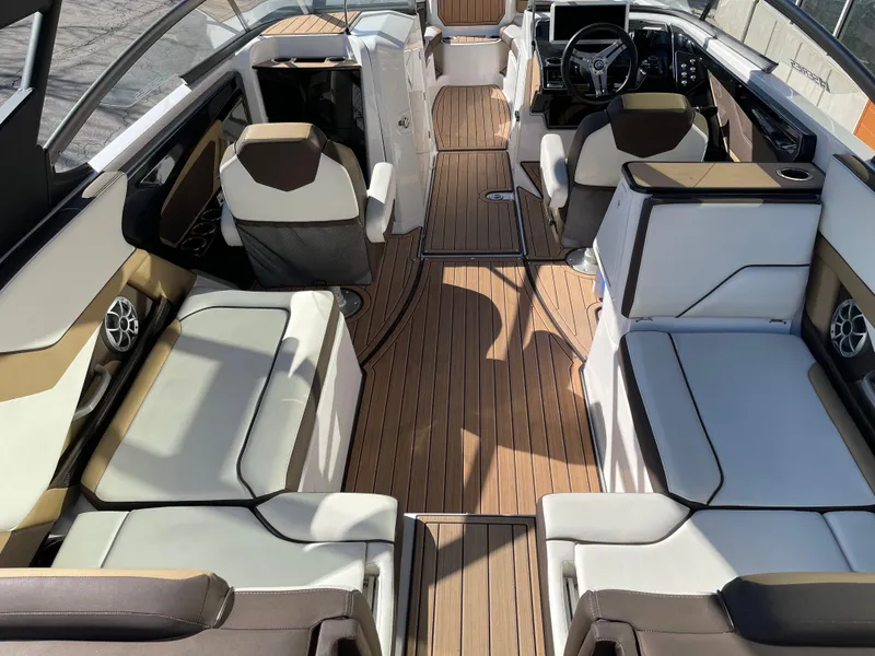 Slide: The Image of 2021 Yamaha Boats 252SE interior with luxurious seating and modern dashboard. - 4