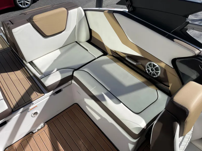 Slide: The Image of 2021 Yamaha Boats 252SE interior seating with modern design and premium materials. - 6