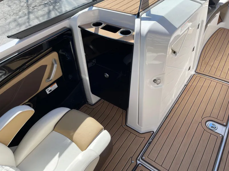 Slide: The Image of 2021 Yamaha Boats 252SE interior with tan seating and wood-style flooring. - 7