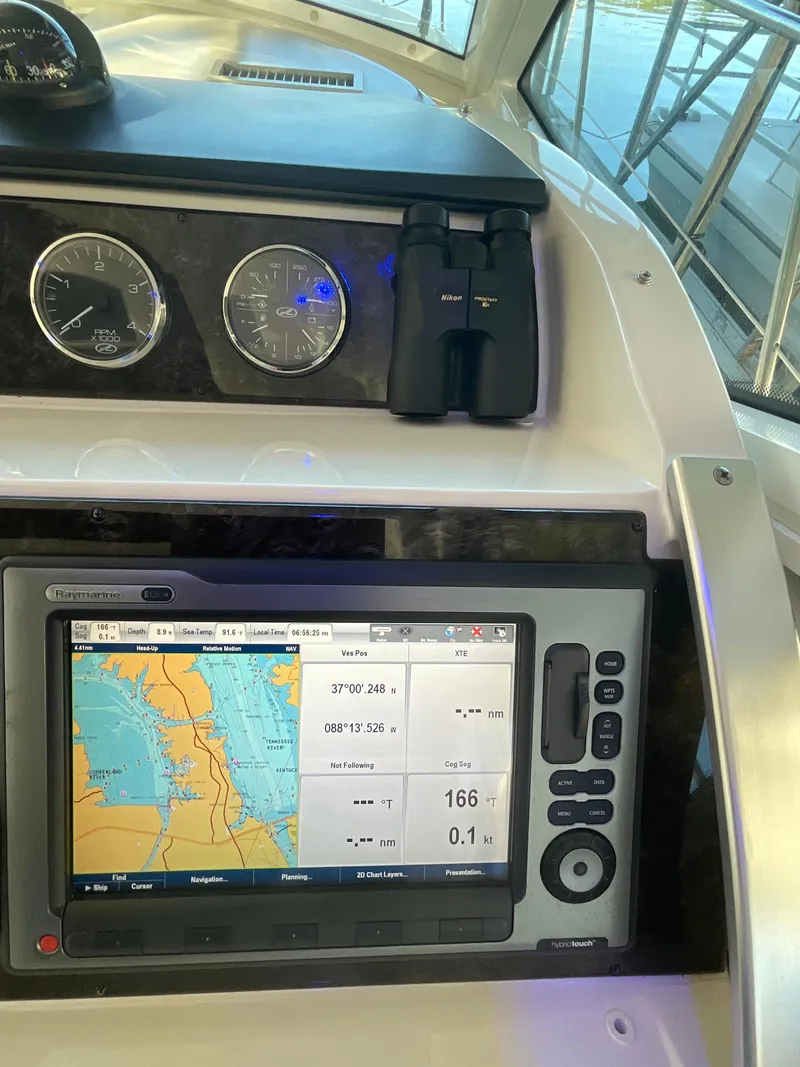 Slide: The Image of Sea Ray 450 Sundancer 2011 - 18