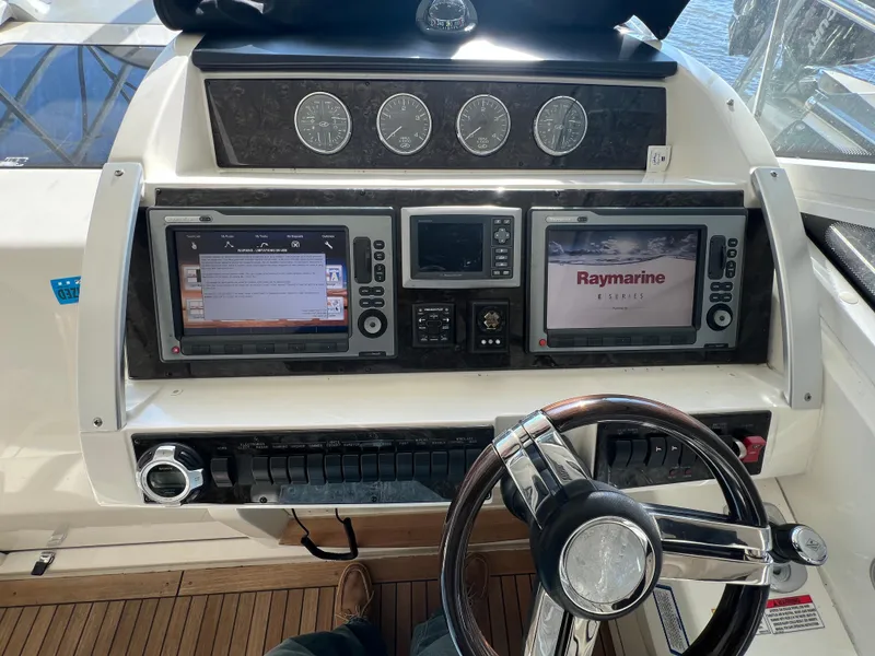 Slide: The Image of Sea Ray 450 Sundancer 2011 - 19