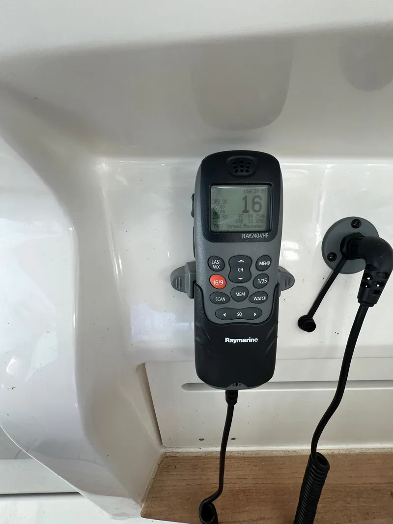 Slide: The Image of Sea Ray 450 Sundancer 2011 - 22