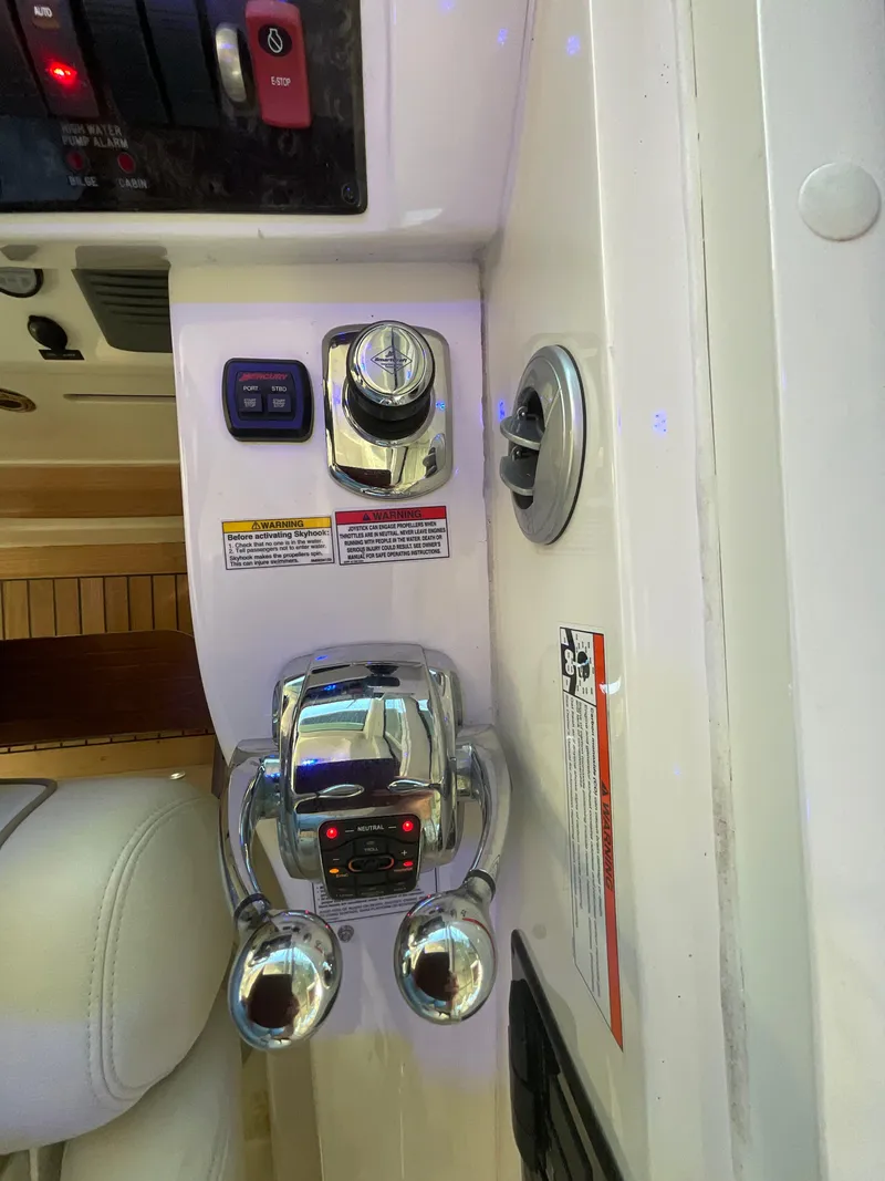 Slide: The Image of Sea Ray 450 Sundancer 2011 - 23