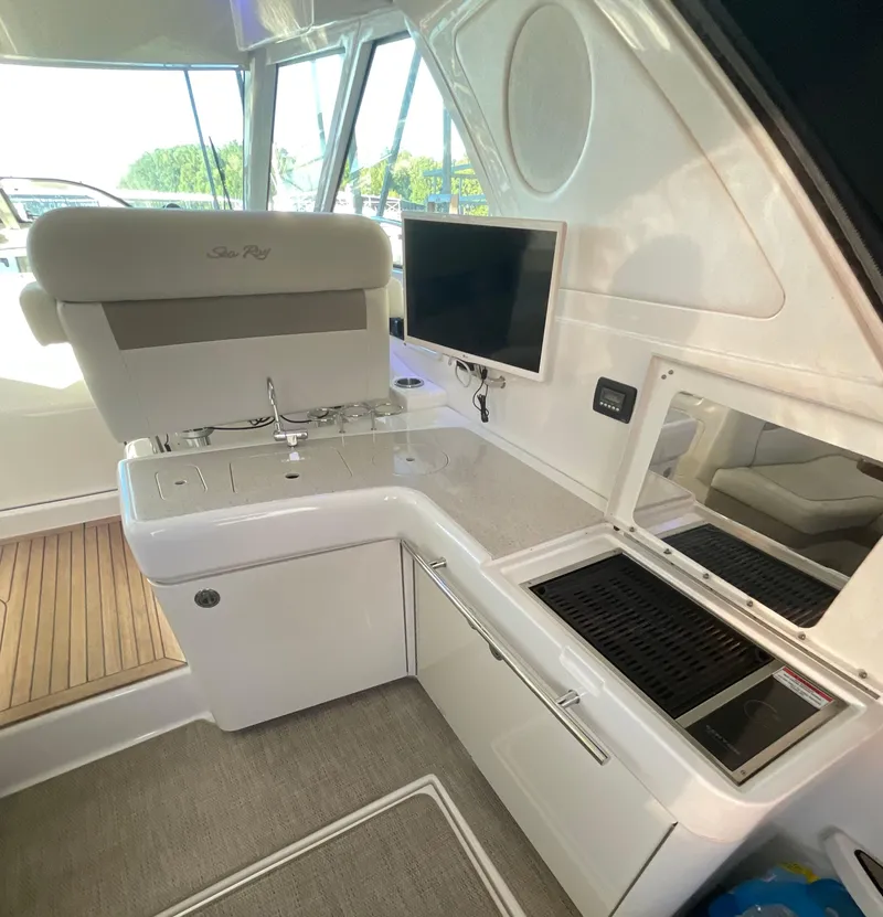 Slide: The Image of Sea Ray 450 Sundancer 2011 - 24