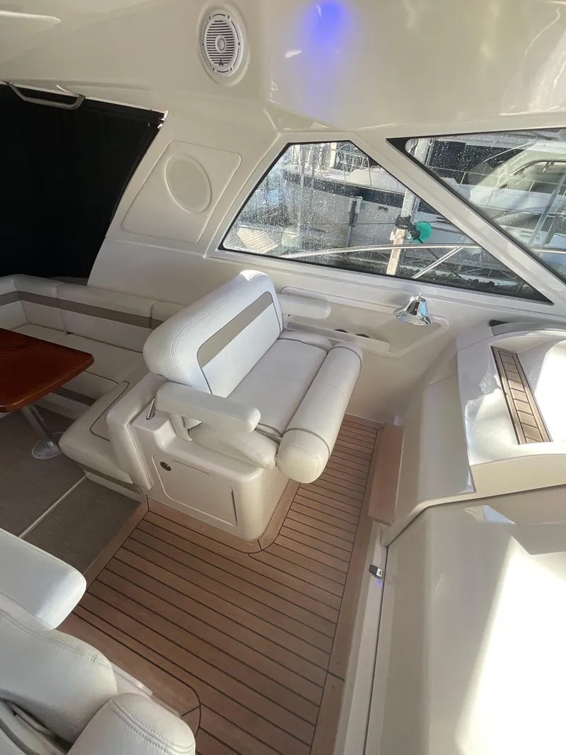 Slide: The Image of Sea Ray 450 Sundancer 2011 - 29