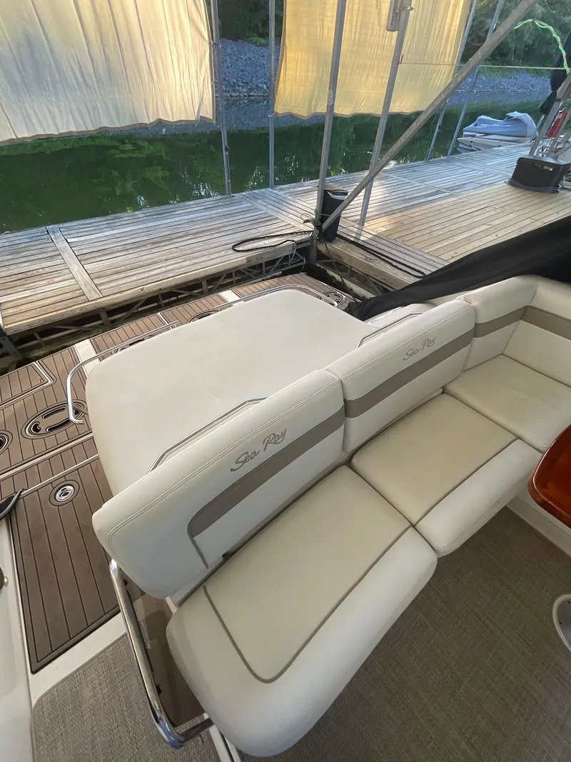 Slide: The Image of Sea Ray 450 Sundancer 2011 - 32