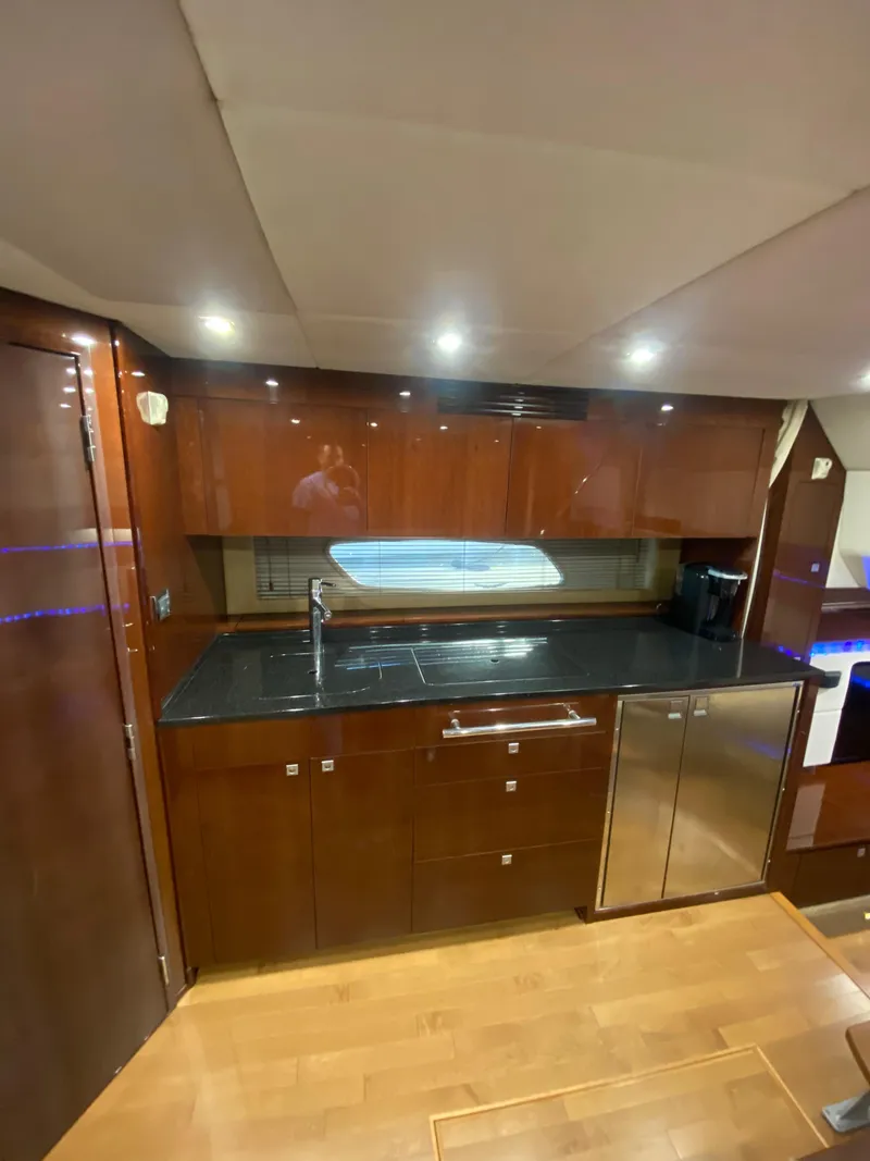 Slide: The Image of Sea Ray 450 Sundancer 2011 - 38