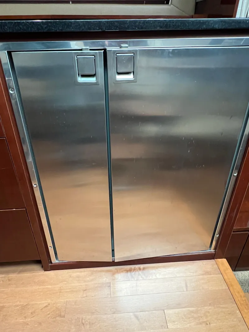 Slide: The Image of Sea Ray 450 Sundancer 2011 - 40