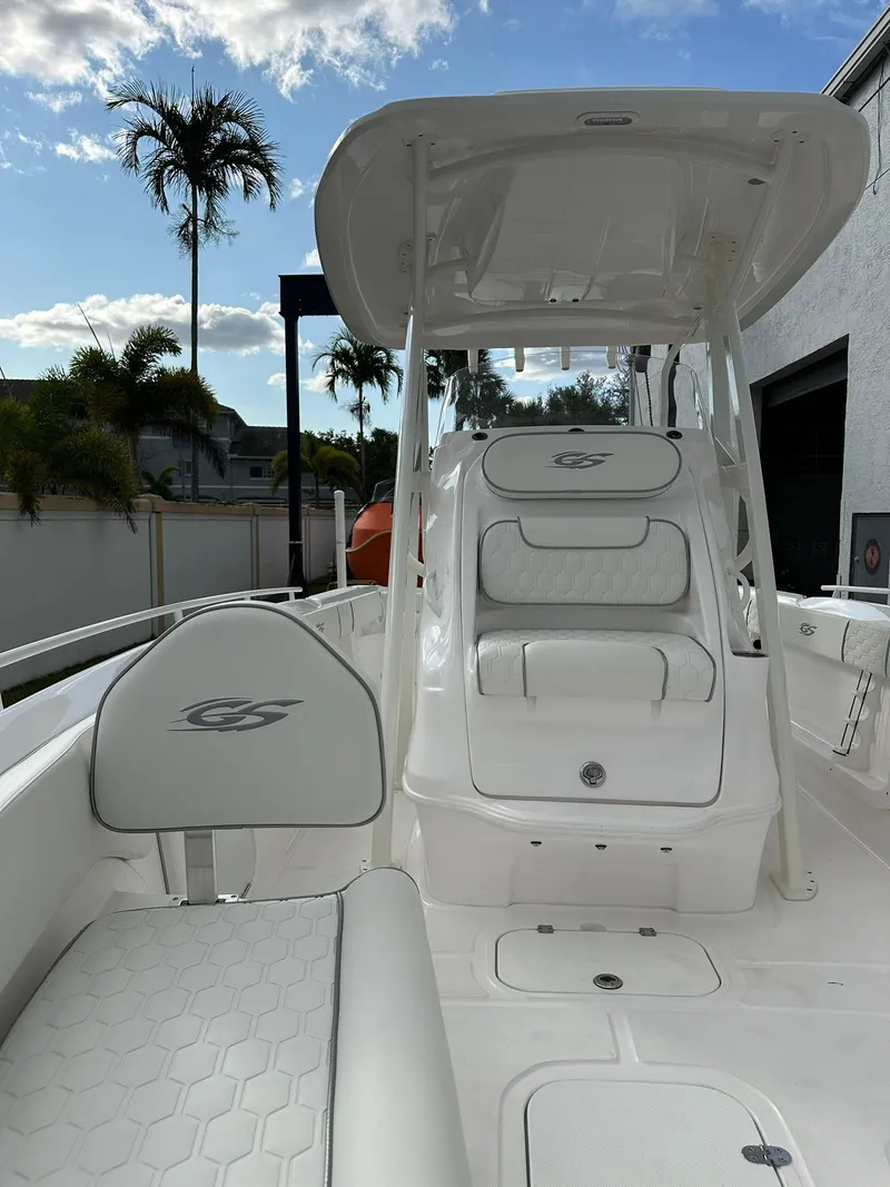 Slide: The Image of 2025 Glasstream 28 Pro boat, sleek white design, outdoor setting with palm trees. - 13