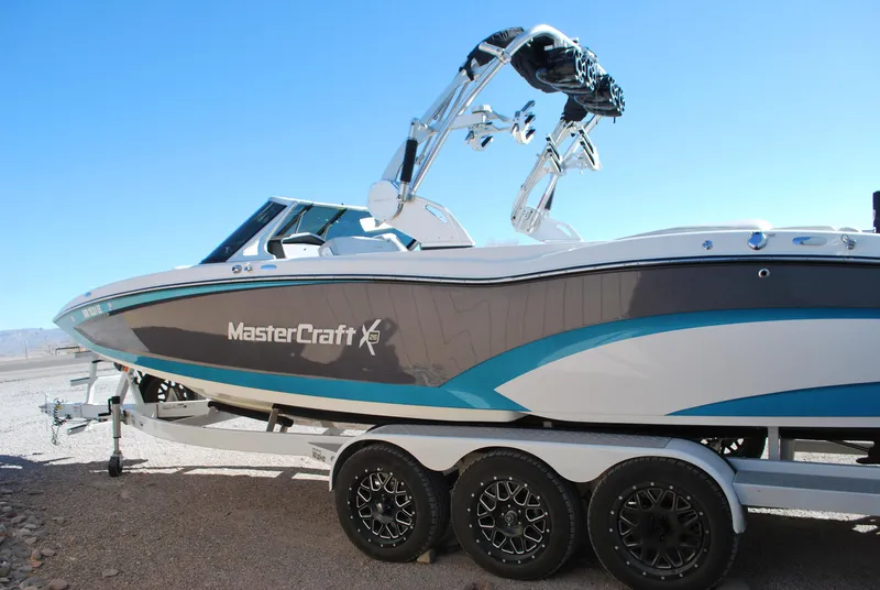 Slide: The Image of MasterCraft X26 2017 - 1