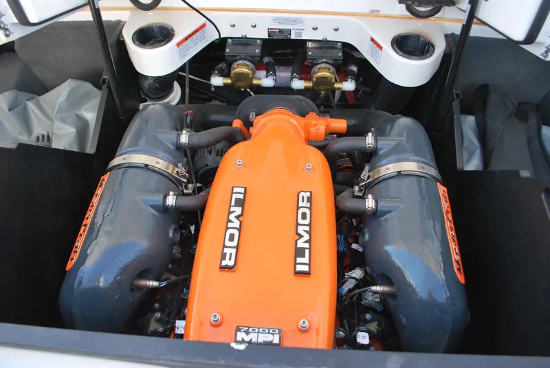 Slide: The Image of MasterCraft X26 2017 - 17