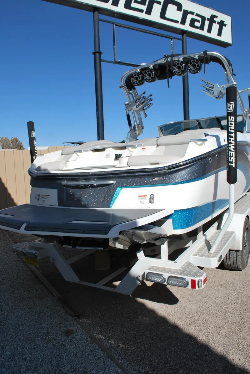 Slide: The Image of MasterCraft X26 2017 - 18