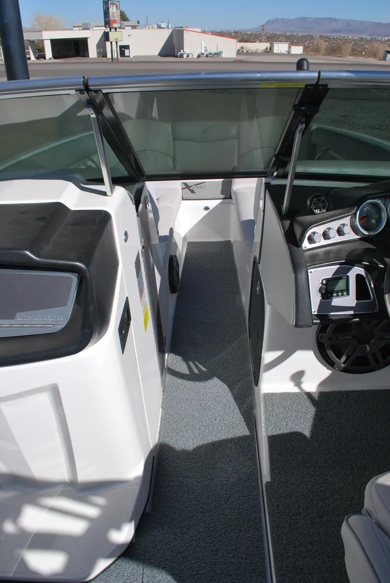 Slide: The Image of MasterCraft X26 2017 - 5