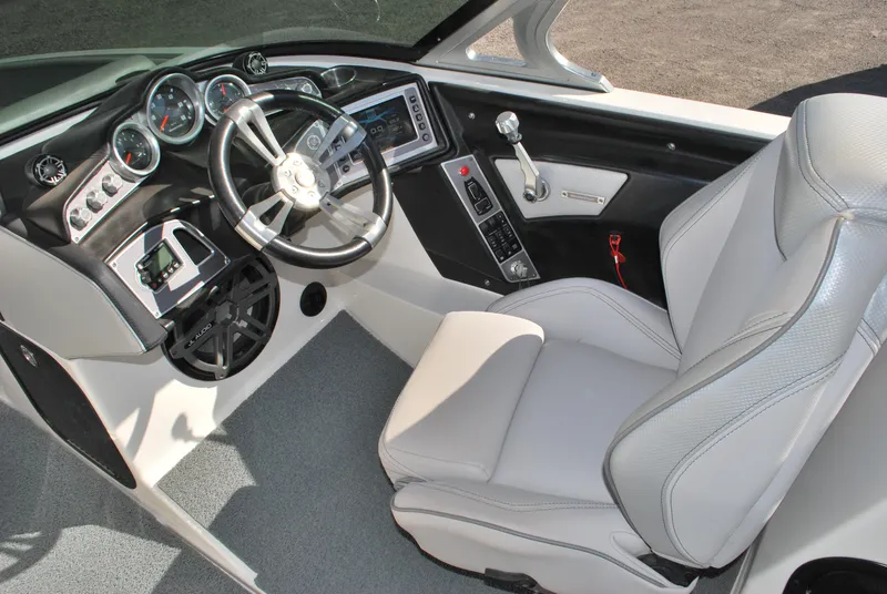 Slide: The Image of MasterCraft X26 2017 - 7