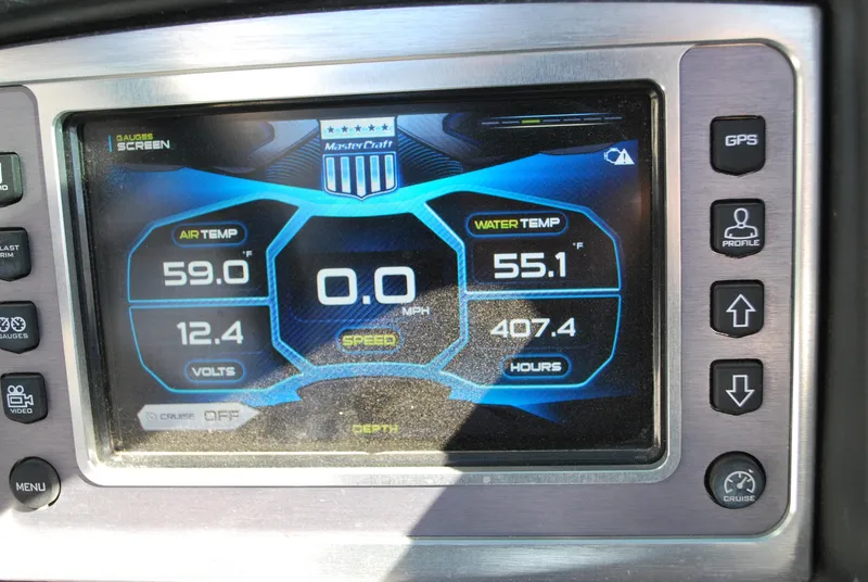 Slide: The Image of MasterCraft X26 2017 - 8