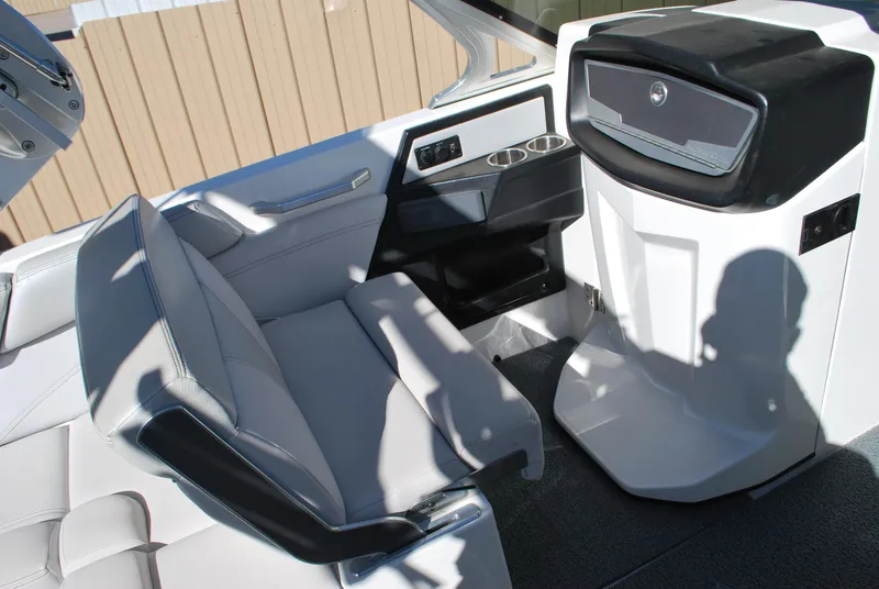 Slide: The Image of MasterCraft X26 2017 - 9