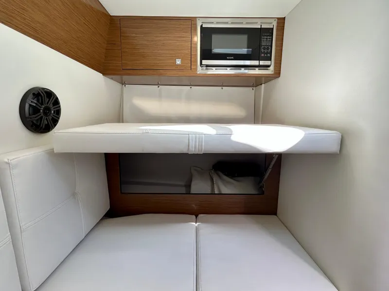 Slide: The Image of Cruisers 338 Outboard 2021 - 54