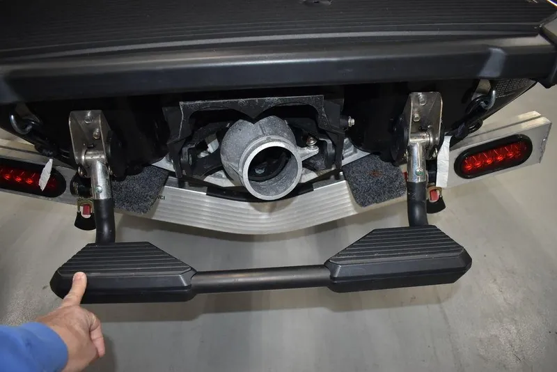 Slide: The Image of 2023 Yamaha WaveRunner VX Cruiser® rear view with step and exhaust system. - 21