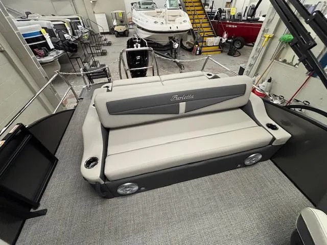 Slide: The Image of Barletta Cabrio 22UC 2025 - 10