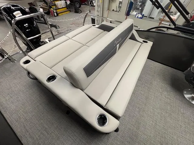 Slide: The Image of Barletta Cabrio 22UC 2025 - 11