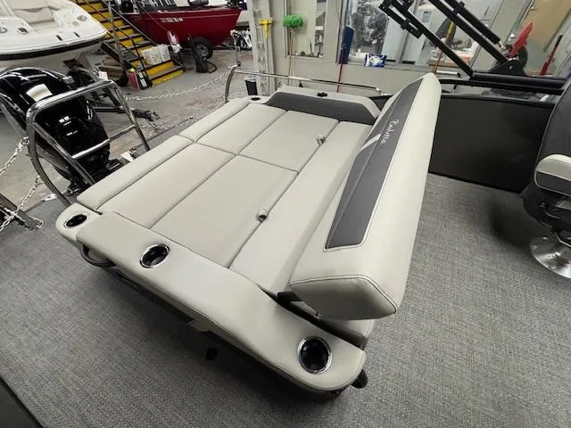 Slide: The Image of Barletta Cabrio 22UC 2025 - 12