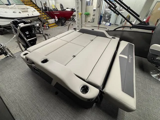 Slide: The Image of Barletta Cabrio 22UC 2025 - 13