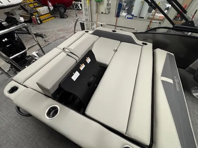 Slide: The Image of Barletta Cabrio 22UC 2025 - 14