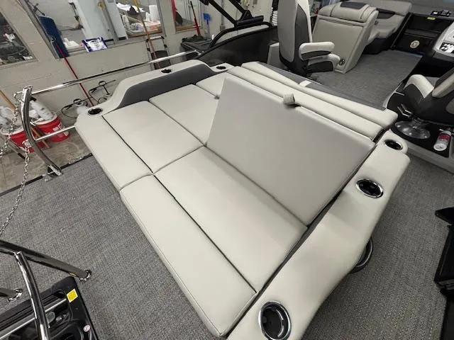 Slide: The Image of Barletta Cabrio 22UC 2025 - 15