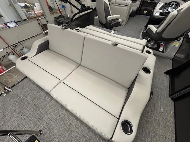 Slide: The Image of Barletta Cabrio 22UC 2025 - 16