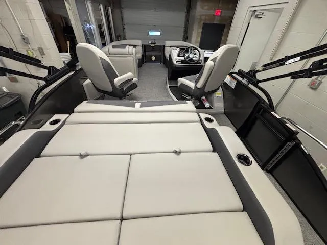 Slide: The Image of Barletta Cabrio 22UC 2025 - 18