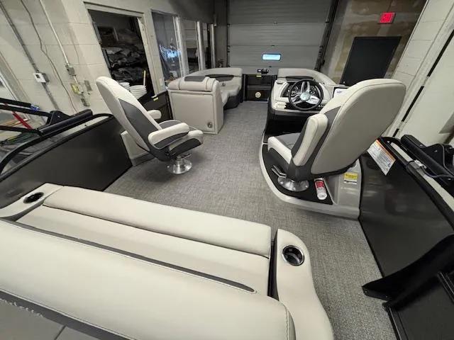 Slide: The Image of Barletta Cabrio 22UC 2025 - 19