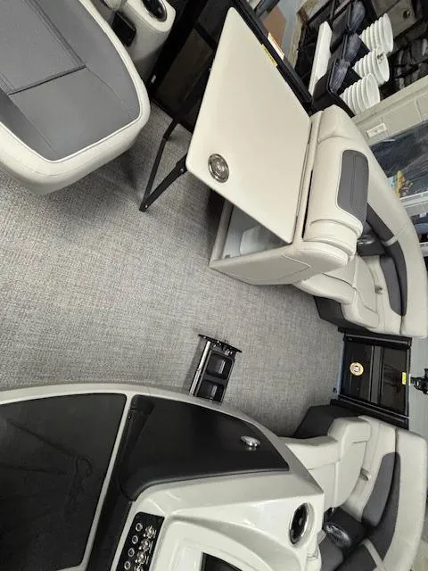 Slide: The Image of Barletta Cabrio 22UC 2025 - 28