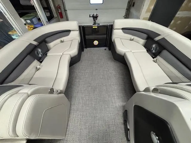 Slide: The Image of Barletta Cabrio 22UC 2025 - 29