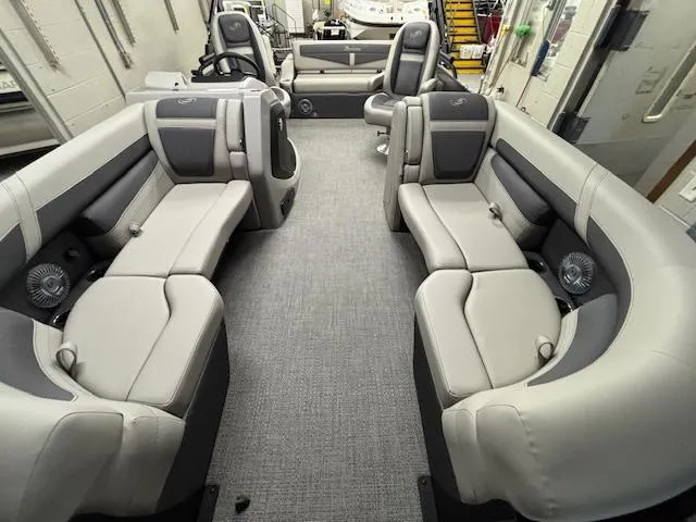 Slide: The Image of Barletta Cabrio 22UC 2025 - 6