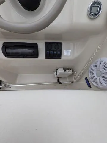 Slide: The Image of 1999 Sea Ray 215 Express Cruiser dashboard with controls and speaker. - 13