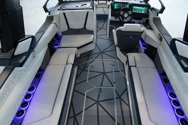 Slide: The Image of Nautique Super Air Nautique G25 Paragon 2025 - 18