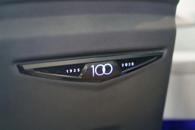 Slide: The Image of Nautique Super Air Nautique G25 Paragon 2025 - 39