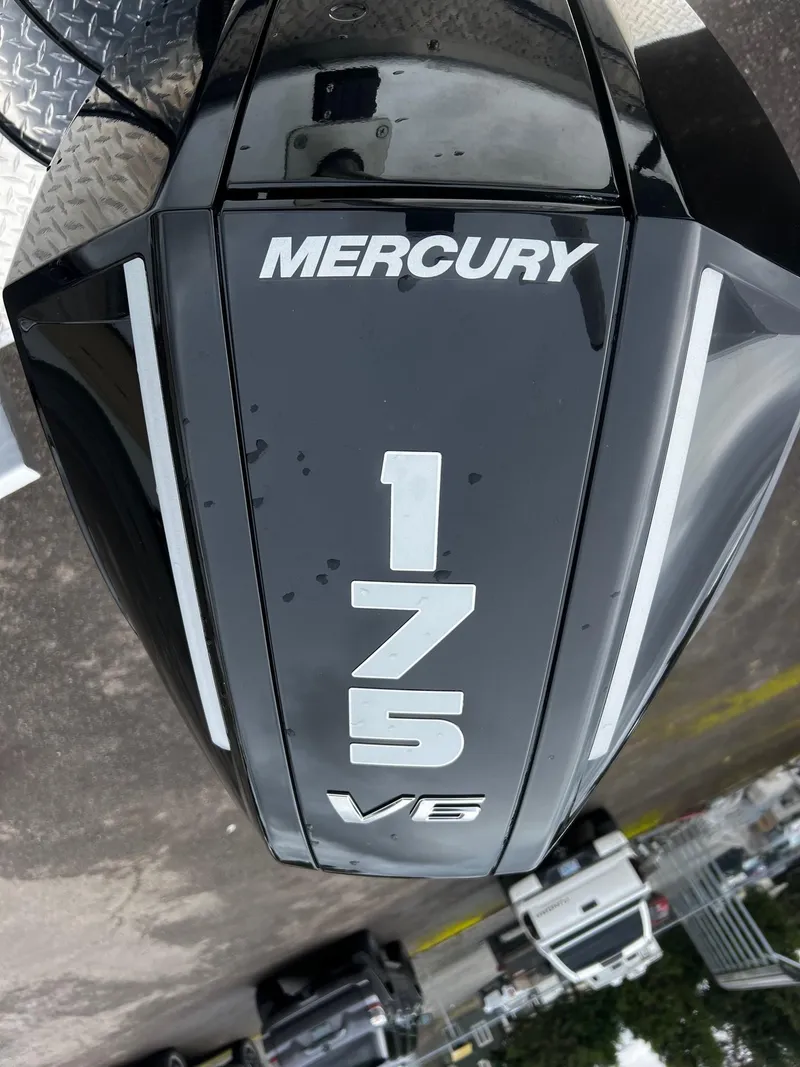 Slide: The Image of Mercury 175 V6 engine on a 2025 Thunder Jet 210 Luxor boat. - 18