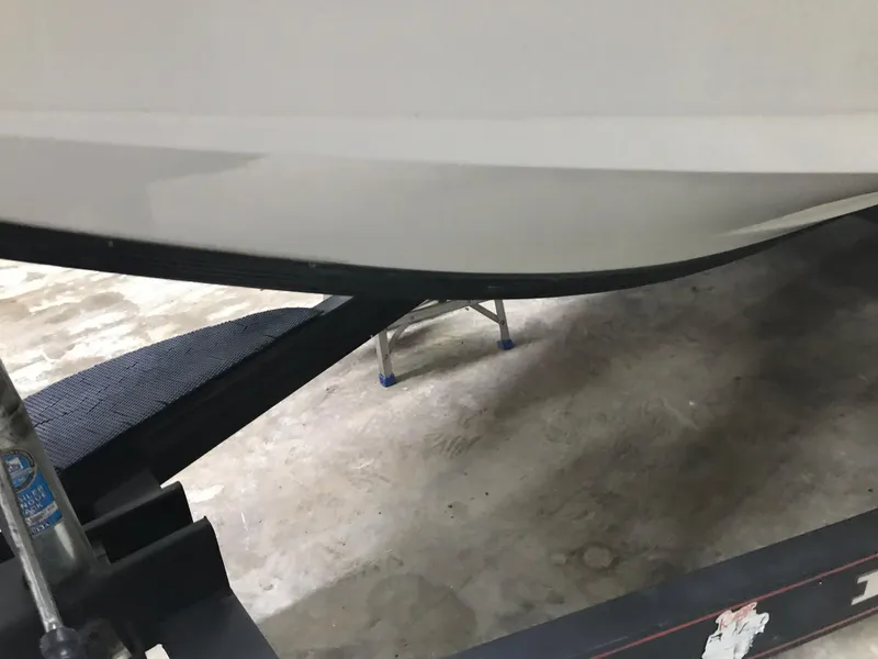 Slide: The Image of 2004 Ranger 519 VX/VS boat hull on trailer, close-up view. - 31