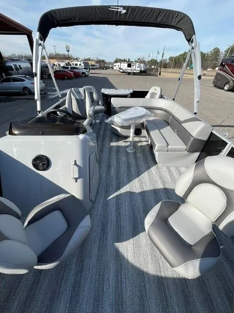 Slide: The Image of 2025 Bennington 18 SXFSE pontoon boat with spacious seating and modern design. - 9