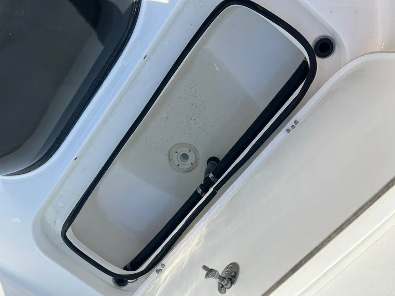 Slide: The Image of Shearwater 260 Carolina Flare 2020 - 18