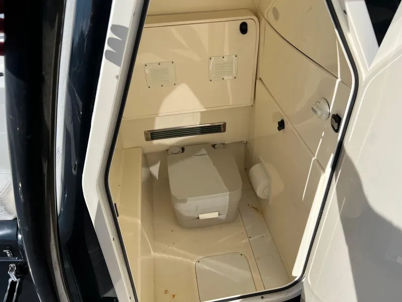 Slide: The Image of Shearwater 260 Carolina Flare 2020 - 19