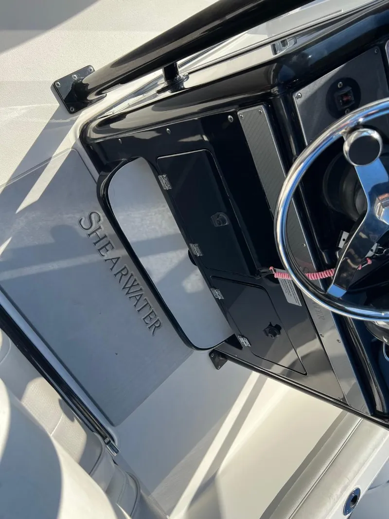 Slide: The Image of Shearwater 260 Carolina Flare 2020 - 20