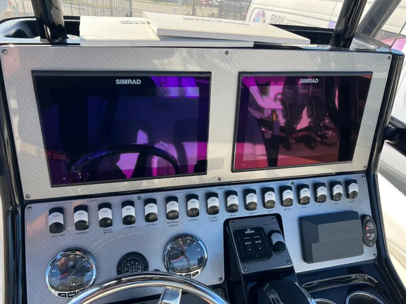 Slide: The Image of Shearwater 260 Carolina Flare 2020 - 22